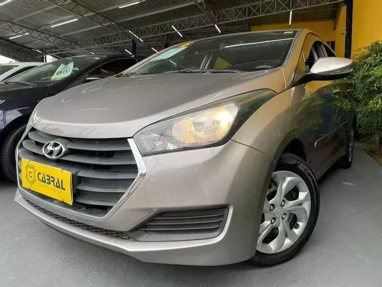 Hyundai HB20 Prata 1