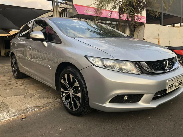 Honda Civic Prata 1