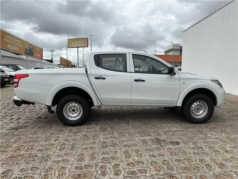 Mitsubishi L200 Triton Branco 9