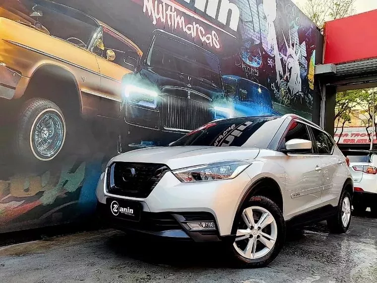 Nissan Kicks Prata 2