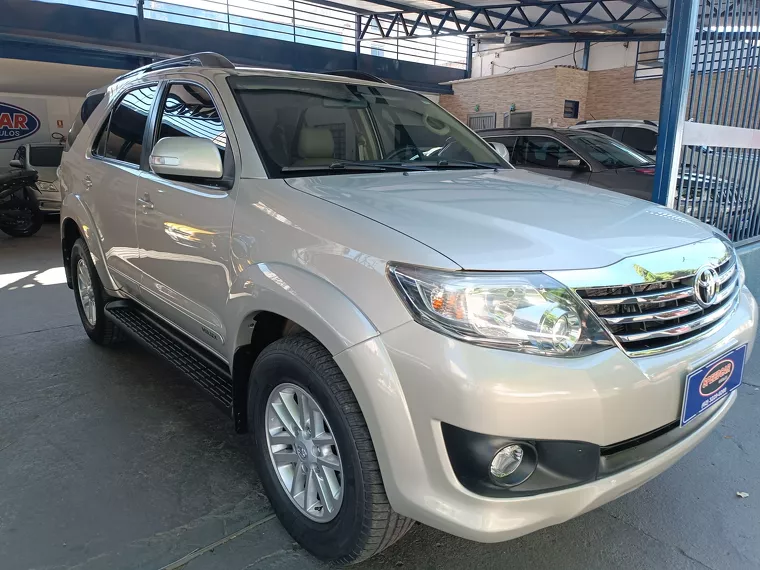 Toyota Hilux SW4 Bege 8