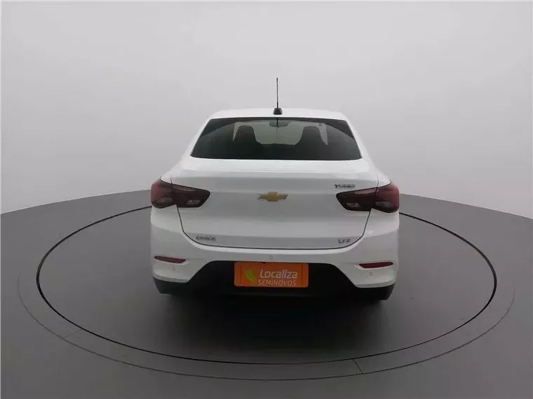 Chevrolet Onix Branco 9