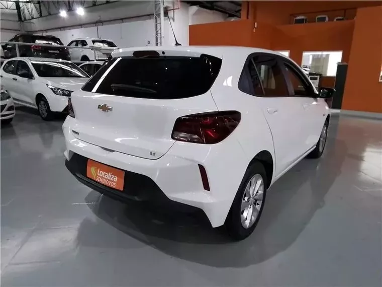 Chevrolet Onix Branco 10