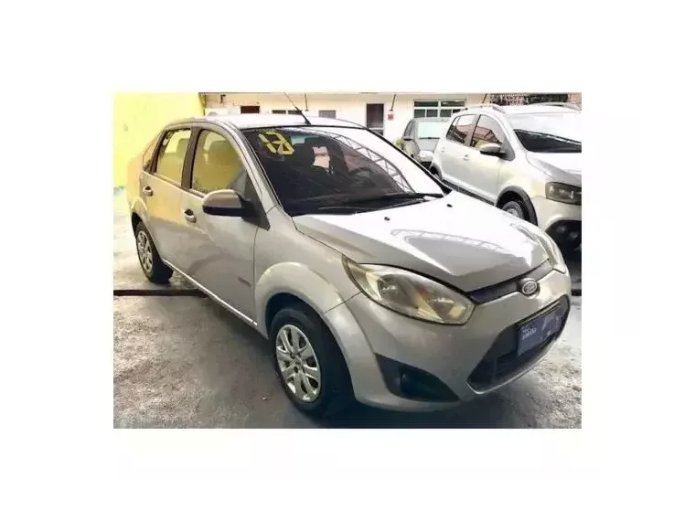 Ford Fiesta Prata 4