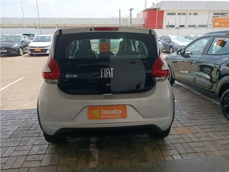 Fiat Mobi Prata 6