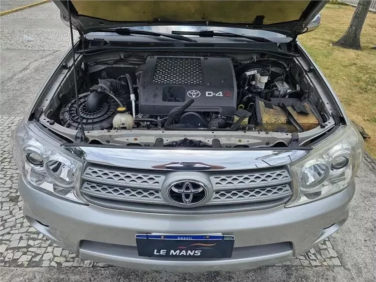 Toyota Hilux SW4 Prata 12