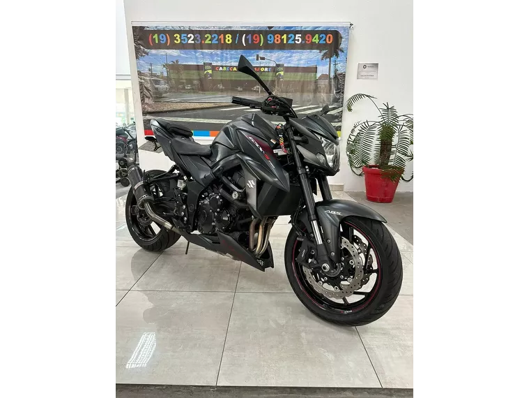 Suzuki GSX-S Preto 18