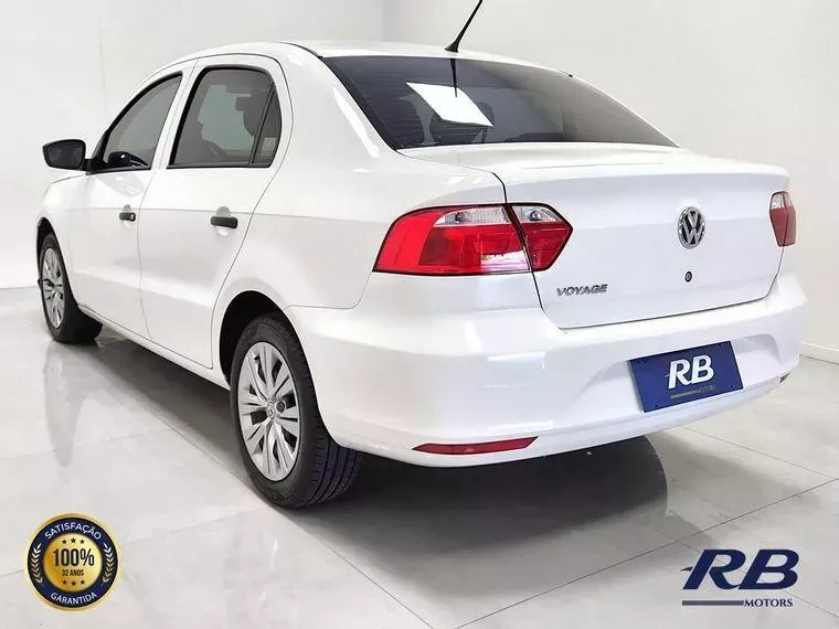 Volkswagen Voyage Branco 10