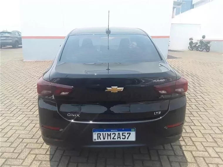 Chevrolet Onix Preto 9