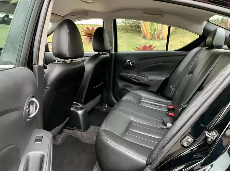 Nissan Versa Preto 11