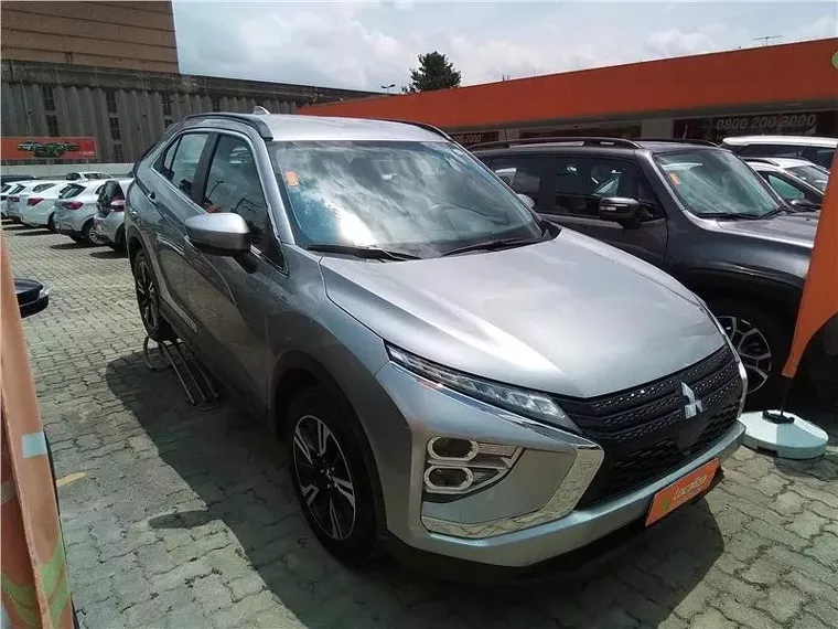 Mitsubishi Eclipse Cross Prata 2