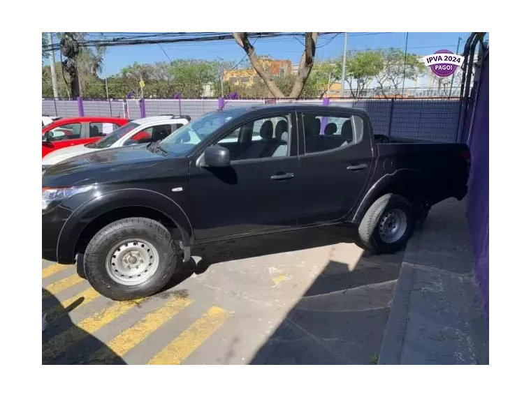 Mitsubishi L200 Preto 3