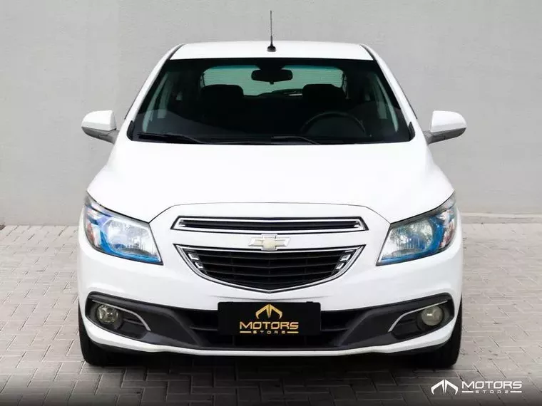 Chevrolet Onix Branco 8