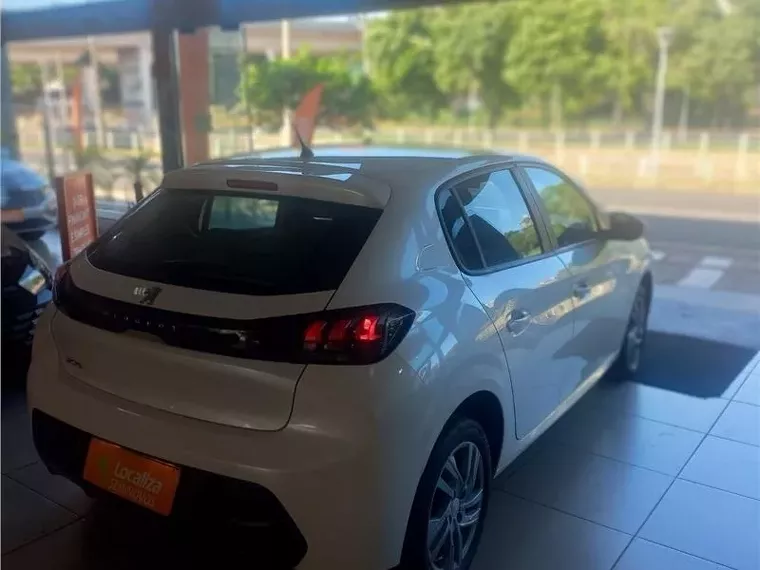 Peugeot 208 Branco 14