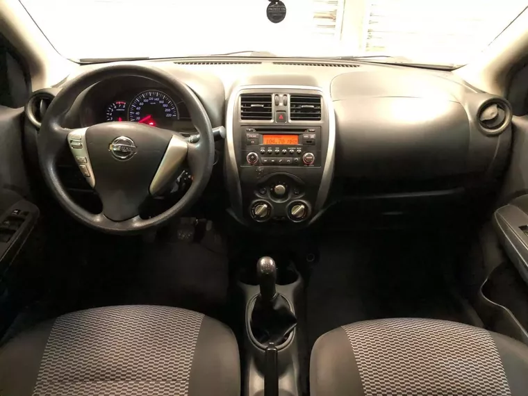 Nissan Versa Preto 6