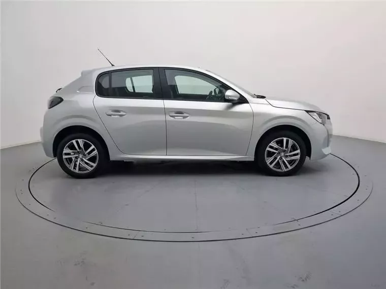 Peugeot 208 Prata 11