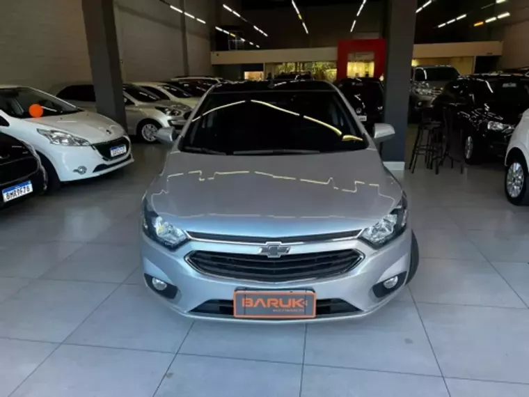 Chevrolet Onix Prata 4