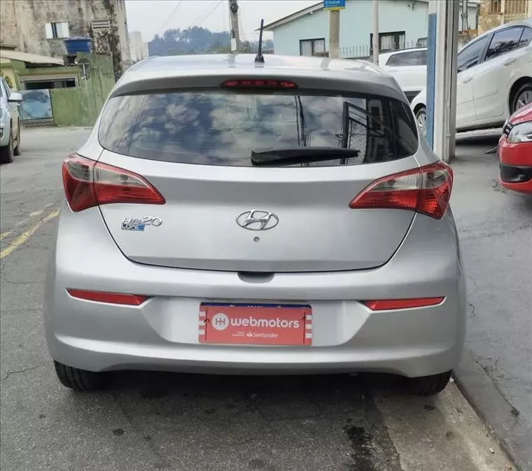 Hyundai HB20 Prata 8