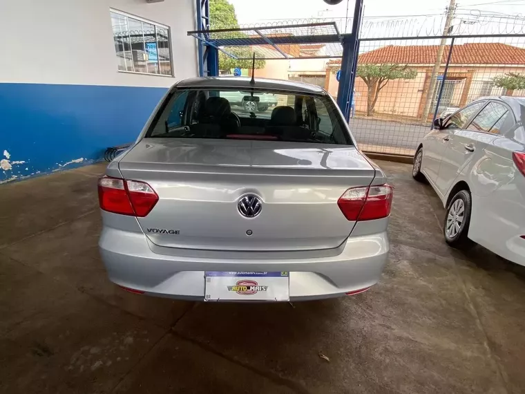 Volkswagen Voyage Prata 10