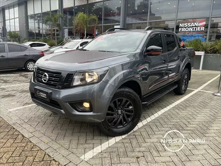 Nissan Frontier Cinza 1