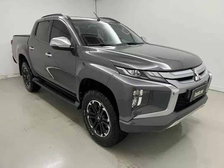 Mitsubishi L200 Triton Cinza 12