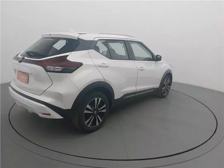 Nissan Kicks Branco 2