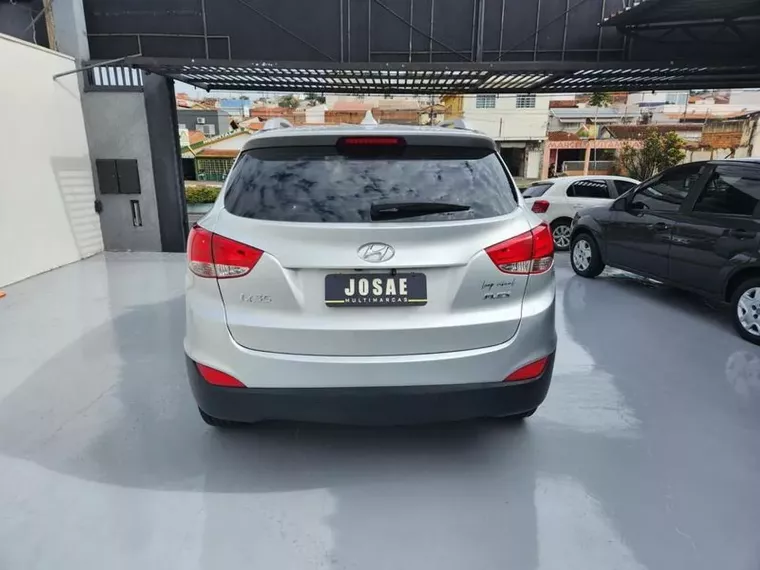 Hyundai IX35 Prata 16