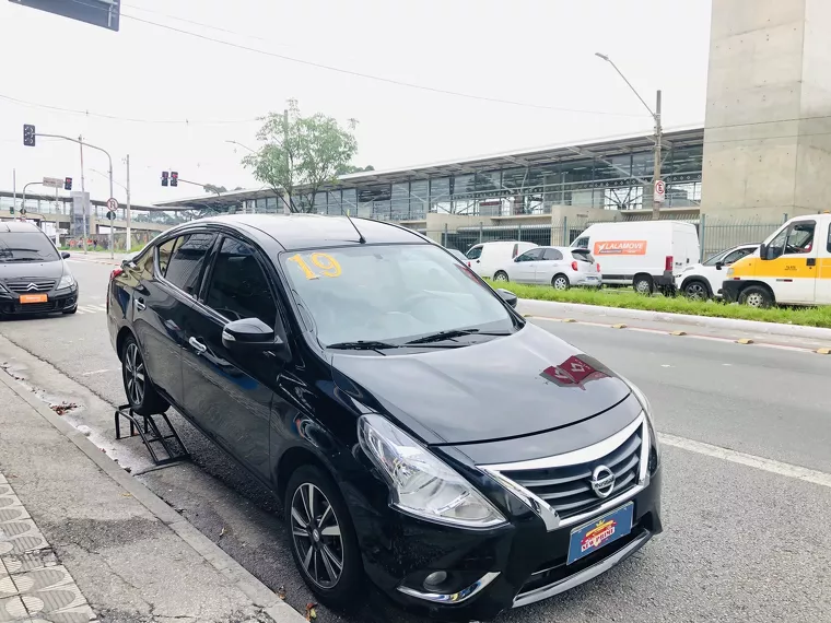 Nissan Versa Preto 1