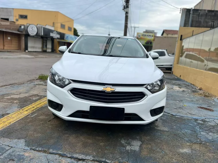 Chevrolet Onix Branco 1