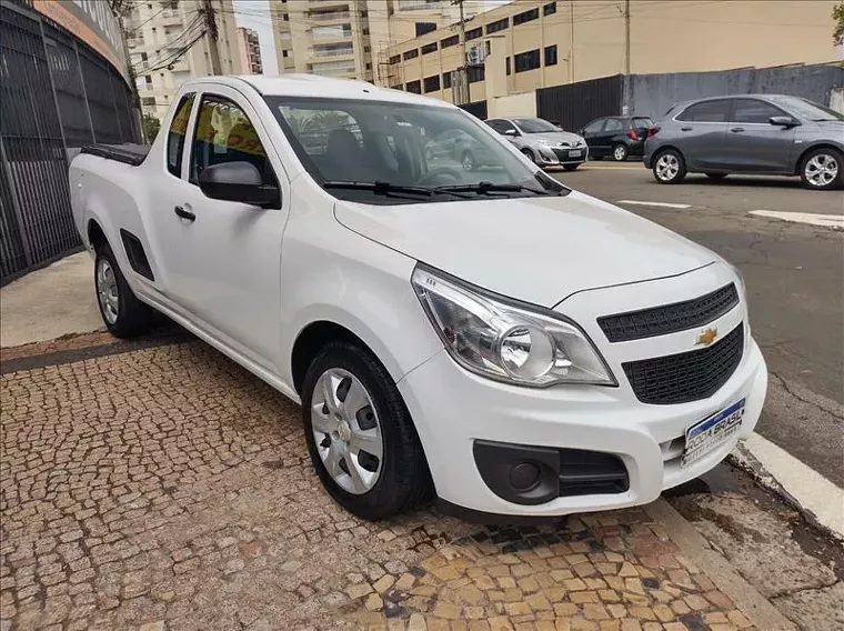 Chevrolet Montana Branco 4