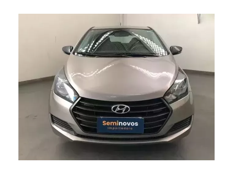 Hyundai HB20 Prata 1