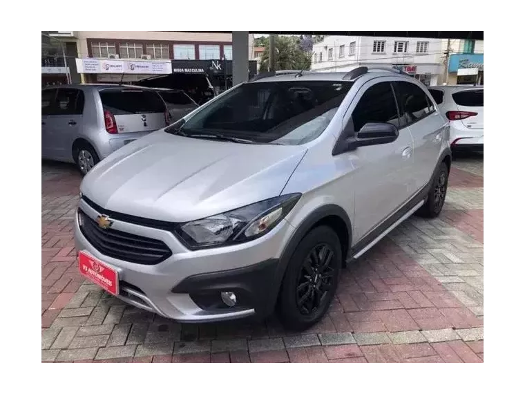 Chevrolet Onix Prata 5