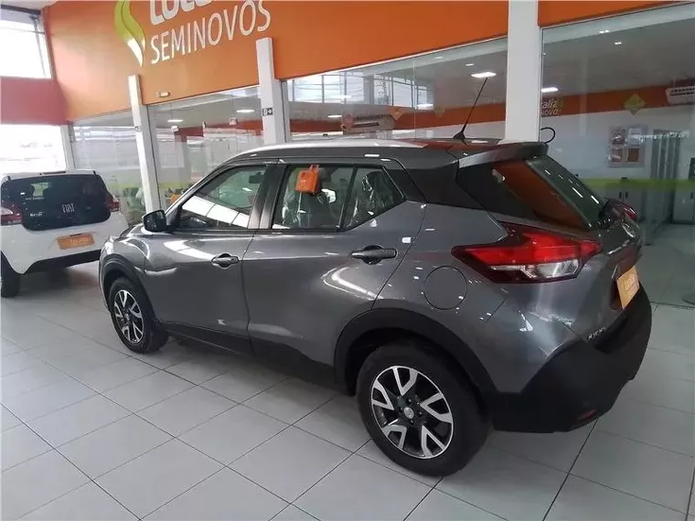 Nissan Kicks Cinza 2