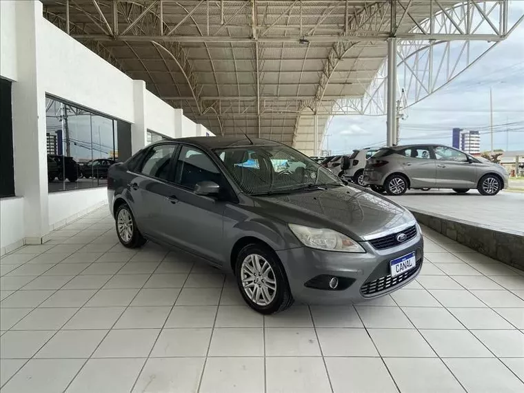 Ford Focus Cinza 5