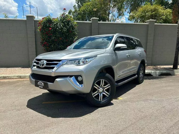 Toyota Hilux SW4 Prata 5