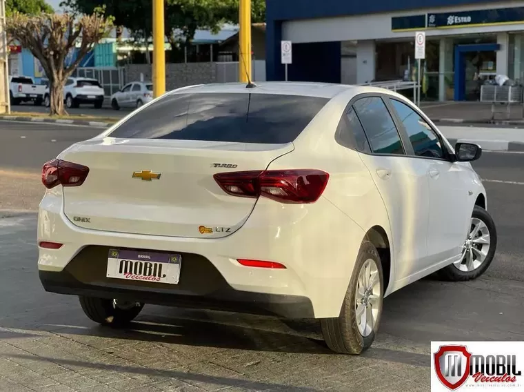 Chevrolet Onix Branco 9