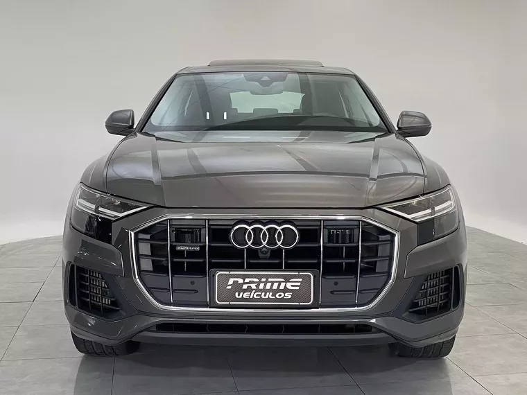 Audi Q8 Cinza 11