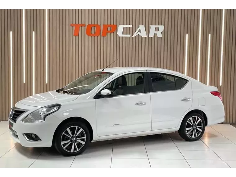 Nissan Versa Branco 16