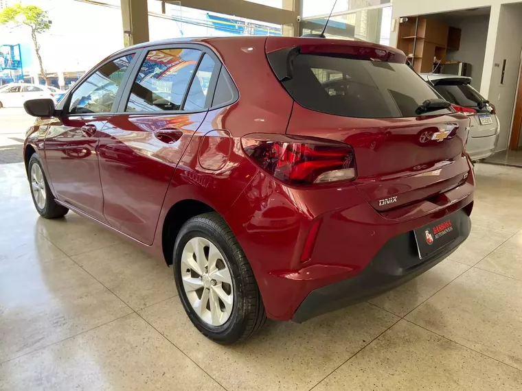 Chevrolet Onix Vermelho 4