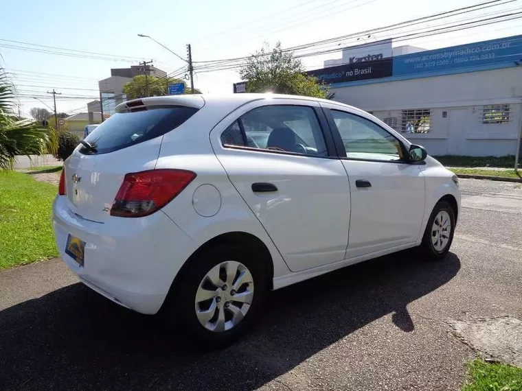 Chevrolet Onix Branco 12