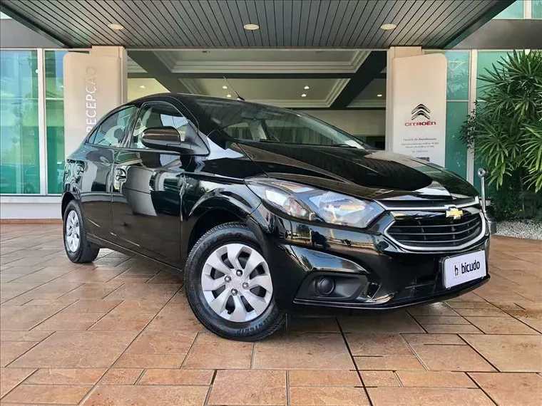 Chevrolet Onix Preto 3