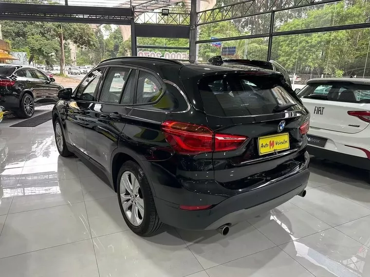 BMW X1 Preto 12