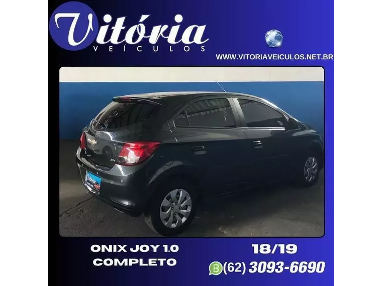 Chevrolet Onix Cinza 6