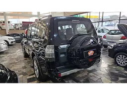 Mitsubishi Pajero Full