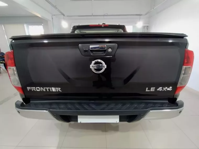 Nissan Frontier Preto 16