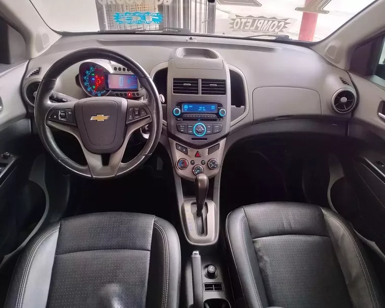 Chevrolet Sonic Prata 13