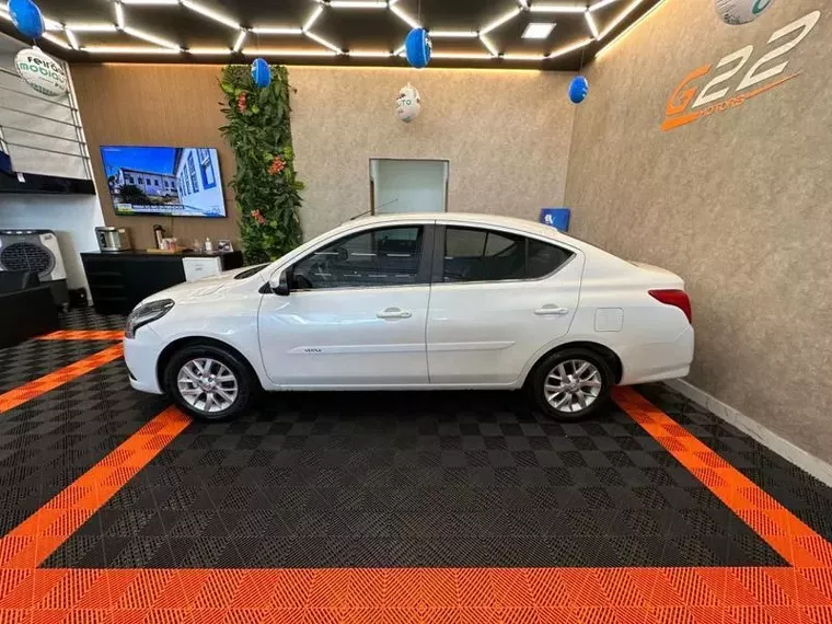 Nissan Versa Branco 5