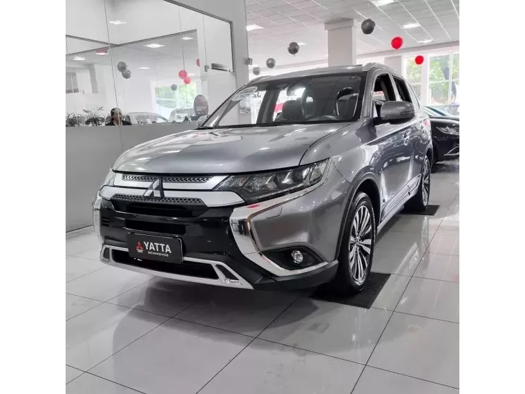 Mitsubishi Outlander Cinza 2