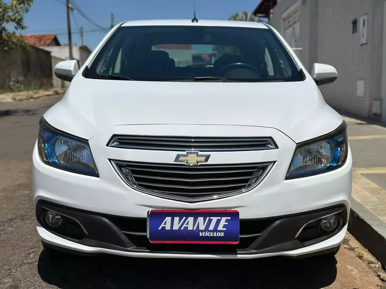 Chevrolet Onix Branco 7