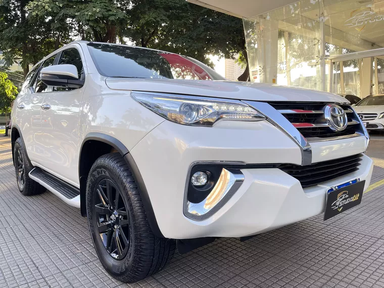 Toyota Hilux SW4 Branco 68